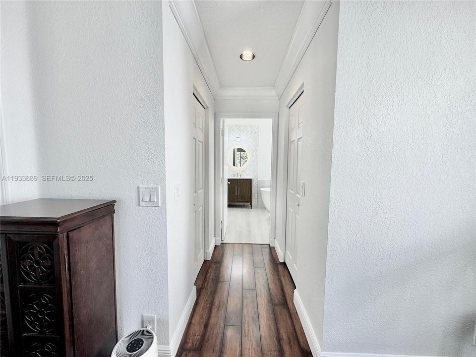 En Venta: $850,000 (3 camas, 2 baños, 2118 Pies cuadrados)