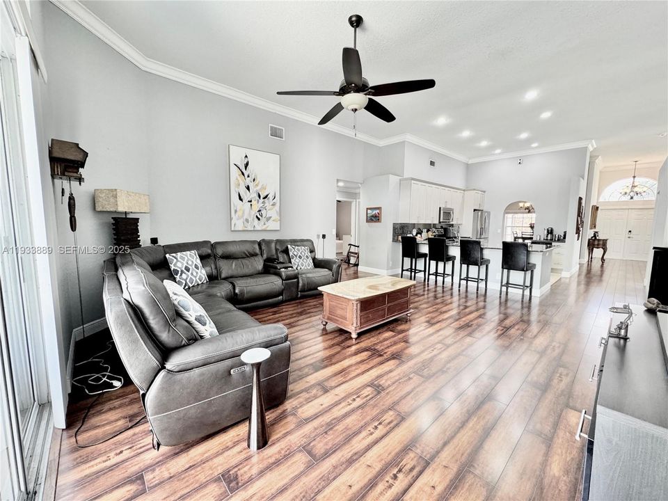 En Venta: $850,000 (3 camas, 2 baños, 2118 Pies cuadrados)