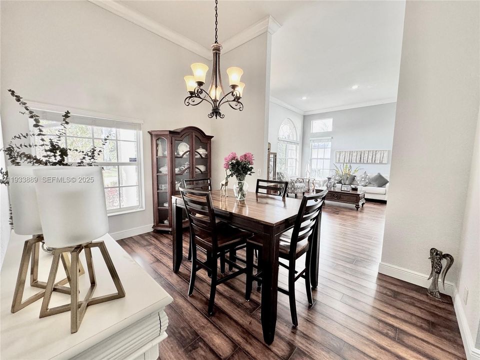 En Venta: $850,000 (3 camas, 2 baños, 2118 Pies cuadrados)