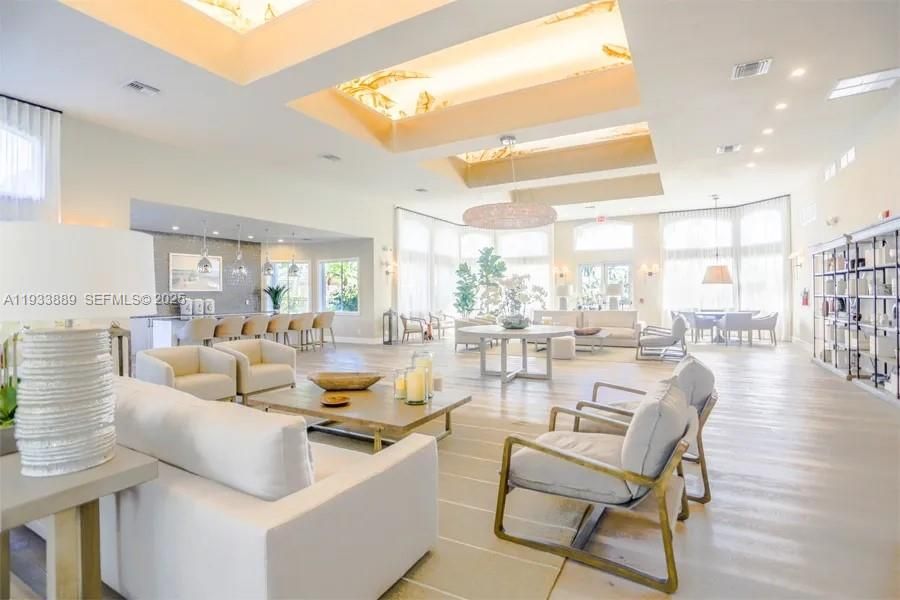 En Venta: $850,000 (3 camas, 2 baños, 2118 Pies cuadrados)