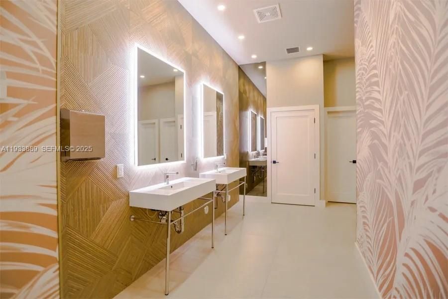 En Venta: $850,000 (3 camas, 2 baños, 2118 Pies cuadrados)