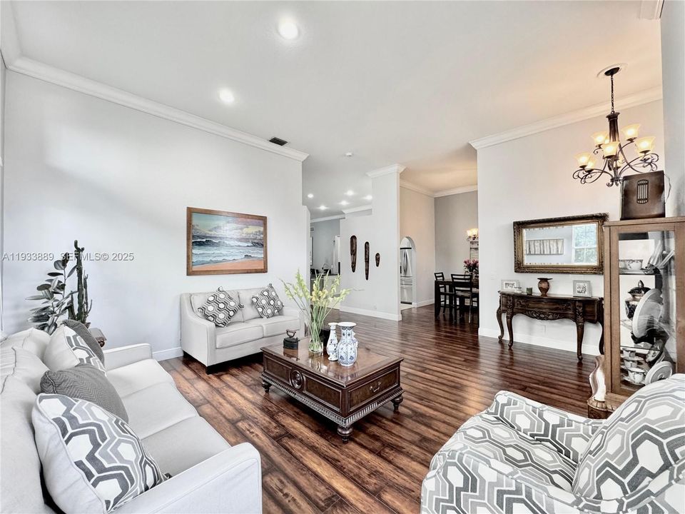 En Venta: $850,000 (3 camas, 2 baños, 2118 Pies cuadrados)