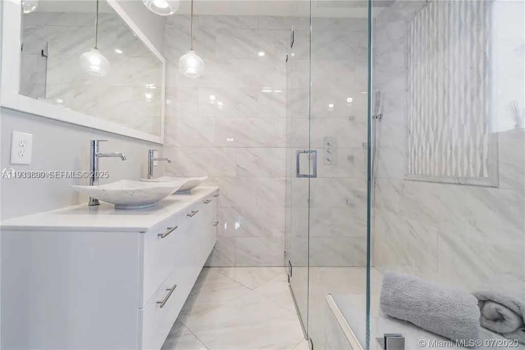 For Rent: $5,990 (3 beds, 2 baths, 1605 Square Feet)