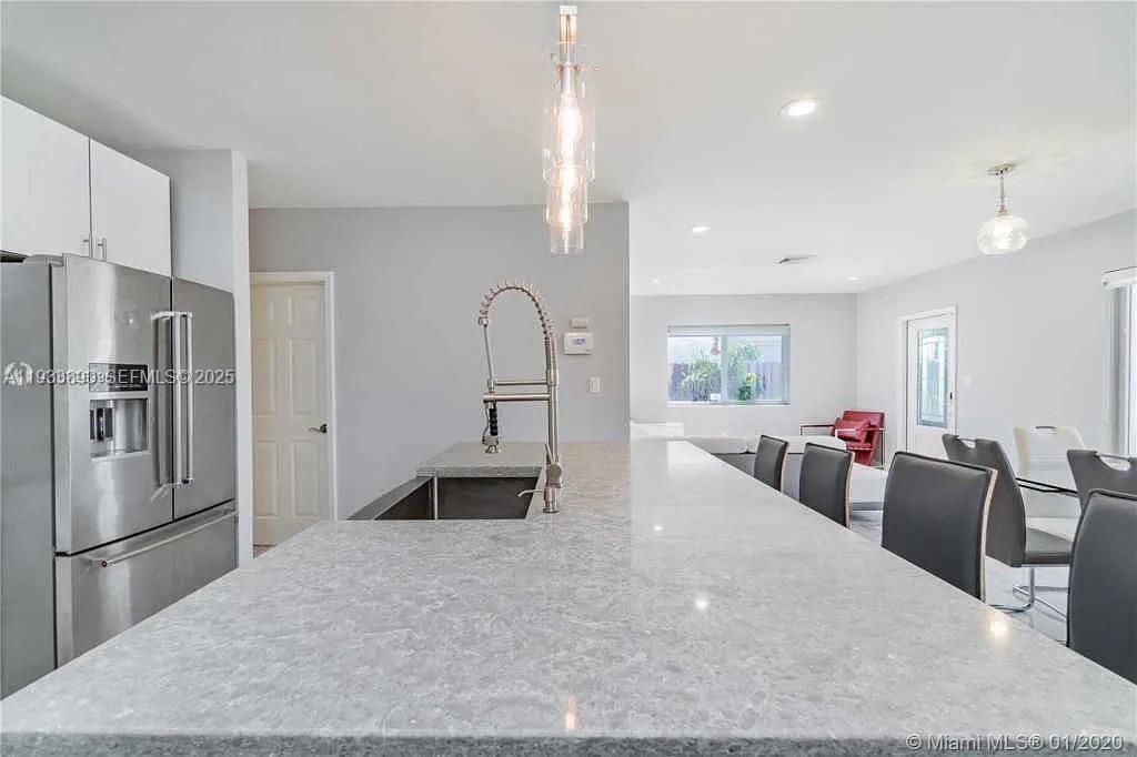 For Rent: $5,990 (3 beds, 2 baths, 1605 Square Feet)