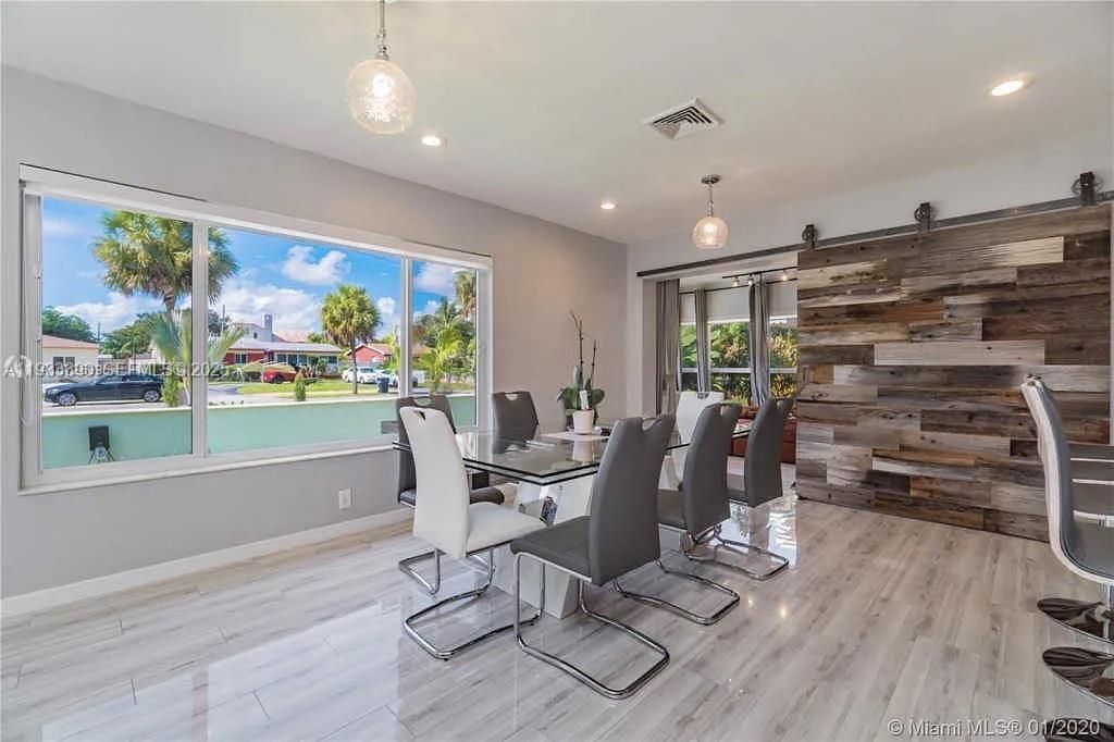 For Rent: $5,990 (3 beds, 2 baths, 1605 Square Feet)