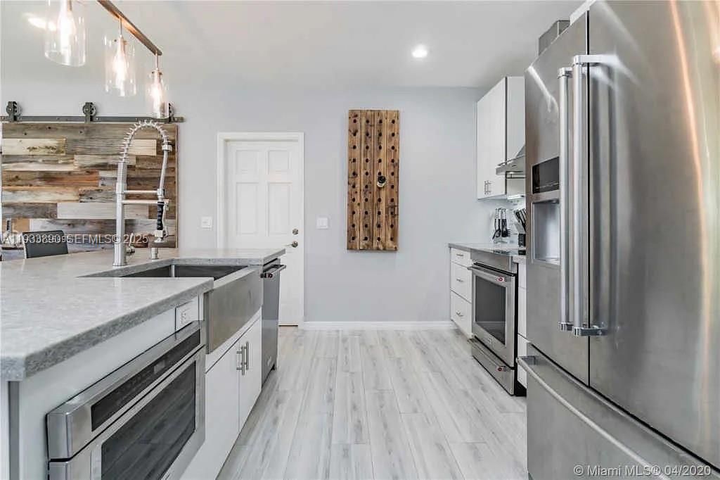 For Rent: $5,990 (3 beds, 2 baths, 1605 Square Feet)