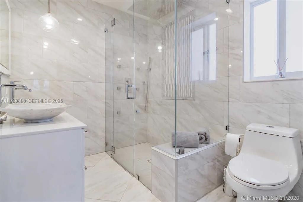 For Rent: $5,990 (3 beds, 2 baths, 1605 Square Feet)