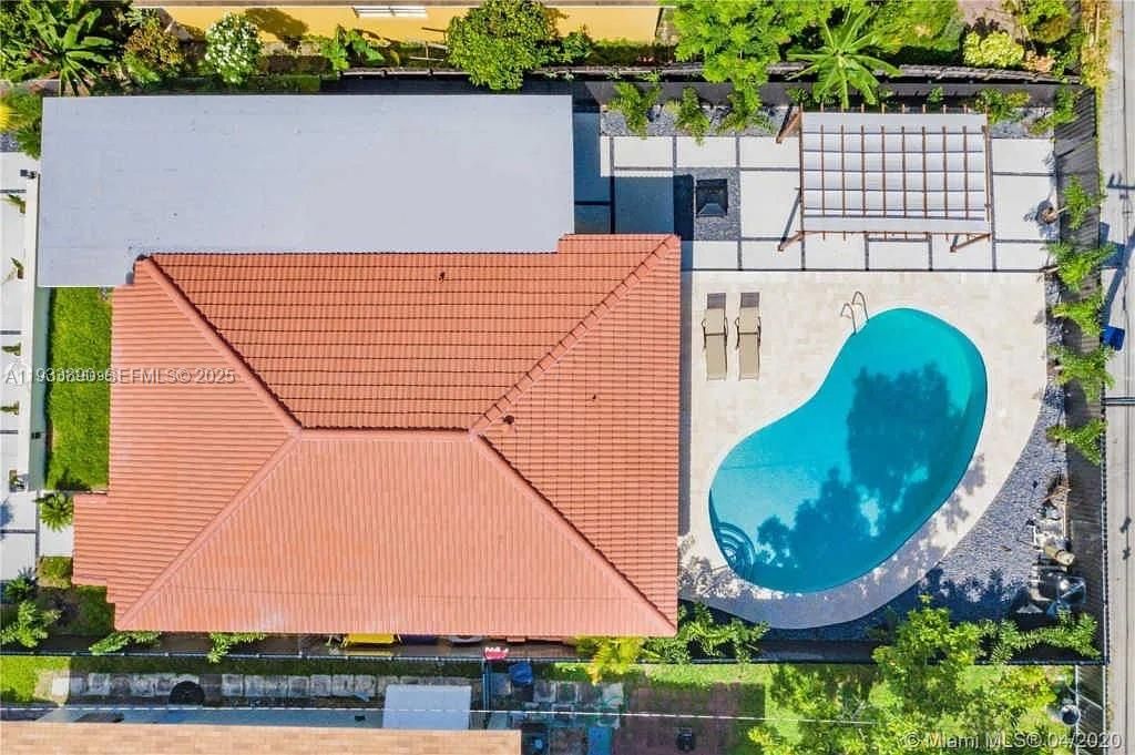 For Rent: $5,990 (3 beds, 2 baths, 1605 Square Feet)