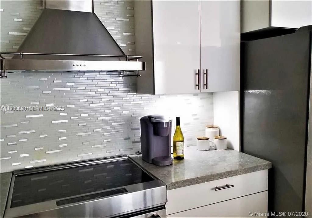 For Rent: $5,990 (3 beds, 2 baths, 1605 Square Feet)