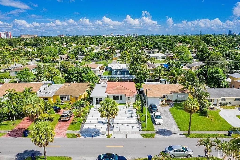 For Rent: $5,990 (3 beds, 2 baths, 1605 Square Feet)