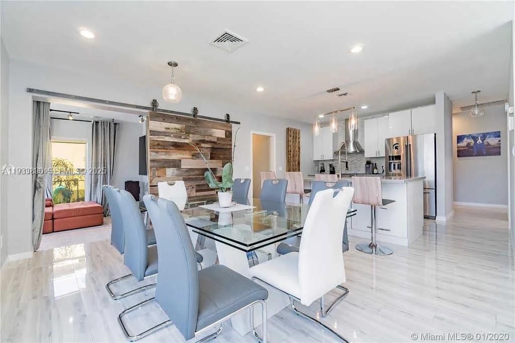 For Rent: $5,990 (3 beds, 2 baths, 1605 Square Feet)