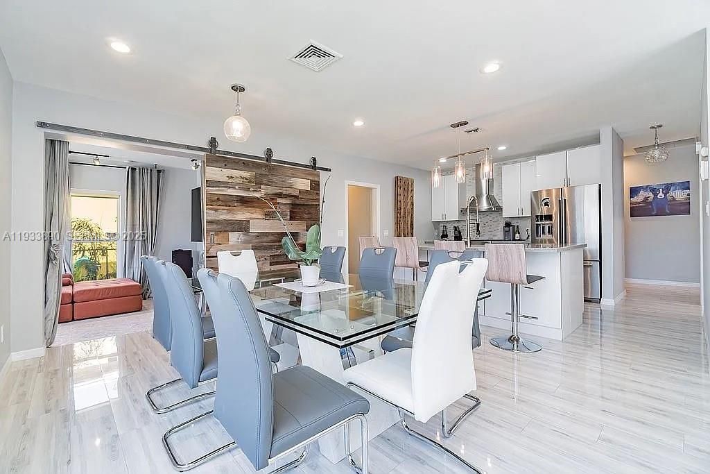 For Rent: $5,990 (3 beds, 2 baths, 1605 Square Feet)