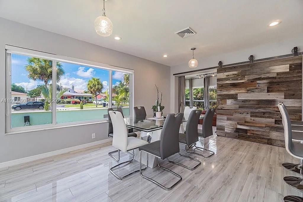 For Rent: $5,990 (3 beds, 2 baths, 1605 Square Feet)