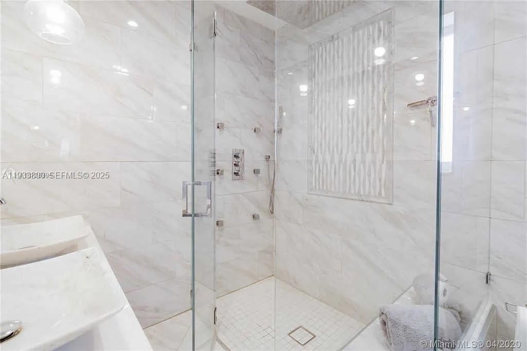 For Rent: $5,990 (3 beds, 2 baths, 1605 Square Feet)