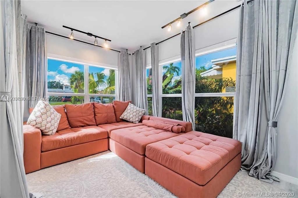 For Rent: $5,990 (3 beds, 2 baths, 1605 Square Feet)