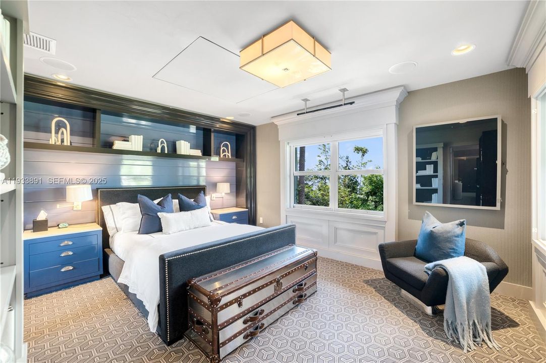 For Sale: $8,750,000 (7 beds, 6 baths, 7034 Square Feet)