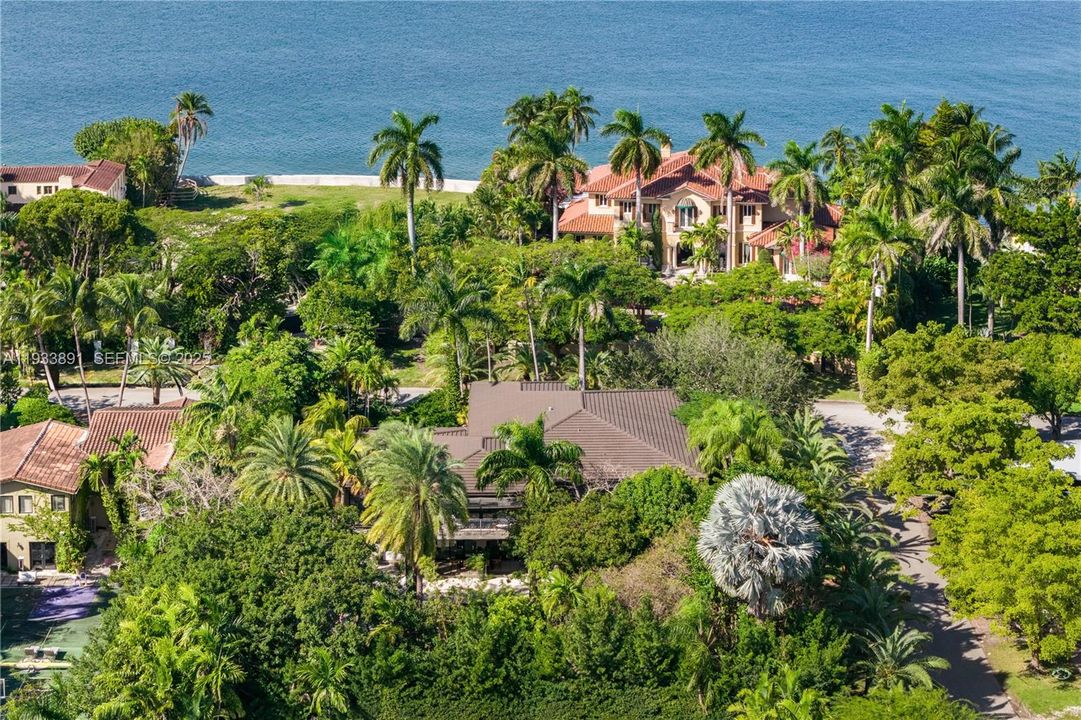 For Sale: $8,750,000 (7 beds, 6 baths, 7034 Square Feet)