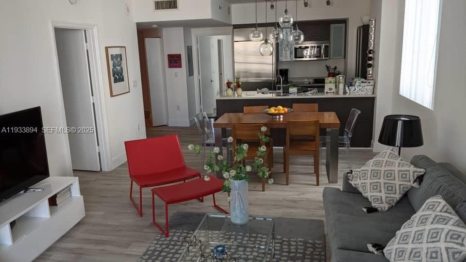 В аренду: $4,490 (2 спален, 2 ванн, 1197 Квадратных фут)