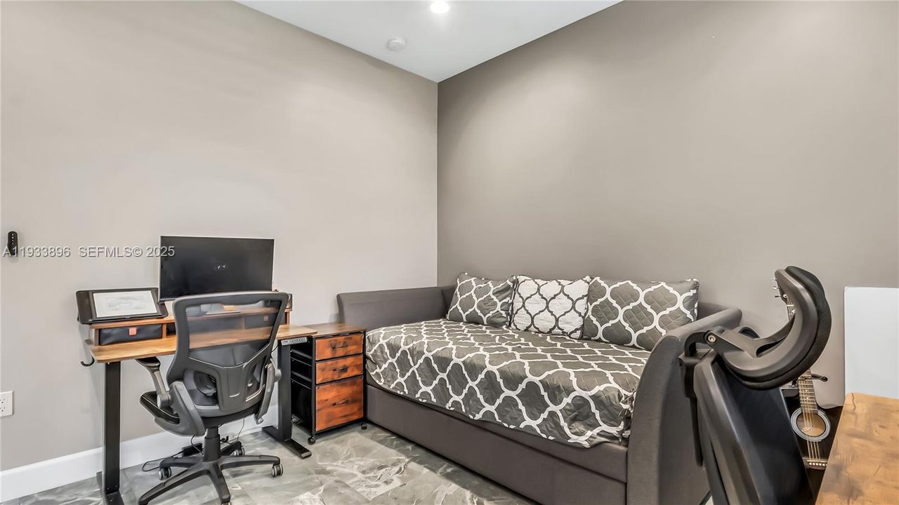 En Venta: $1,299,995 (5 camas, 3 baños, 2766 Pies cuadrados)