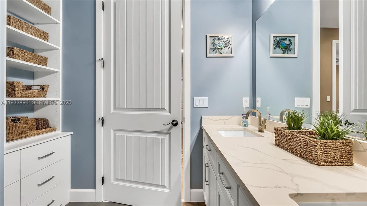 En Venta: $1,299,995 (5 camas, 3 baños, 2766 Pies cuadrados)