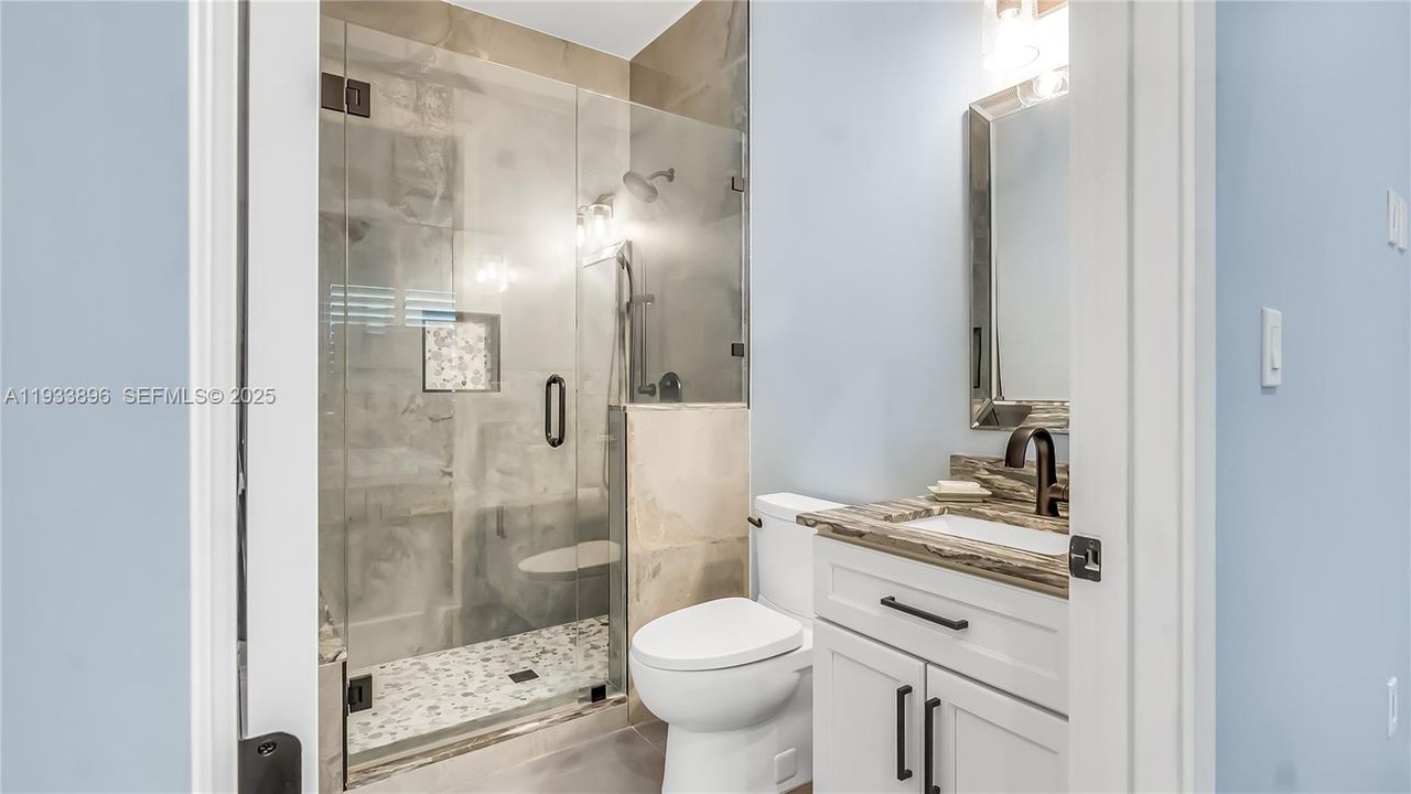 En Venta: $1,299,995 (5 camas, 3 baños, 2766 Pies cuadrados)