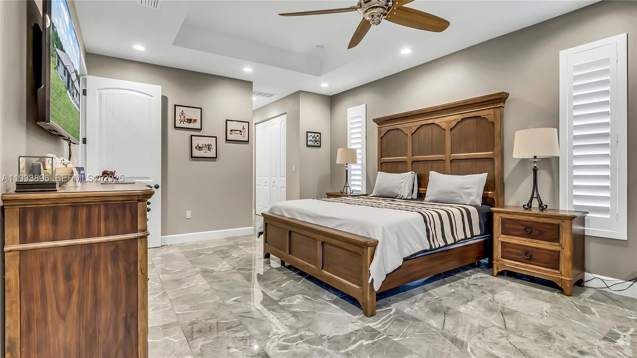 En Venta: $1,299,995 (5 camas, 3 baños, 2766 Pies cuadrados)