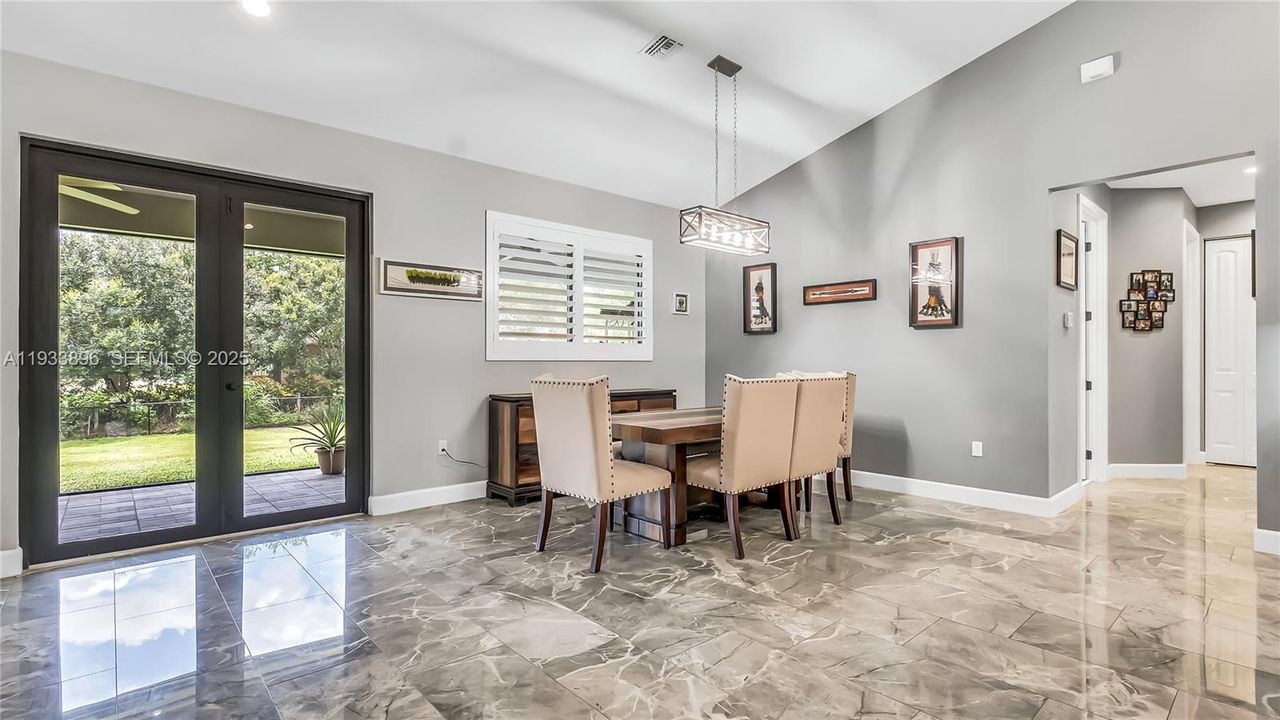 En Venta: $1,299,995 (5 camas, 3 baños, 2766 Pies cuadrados)