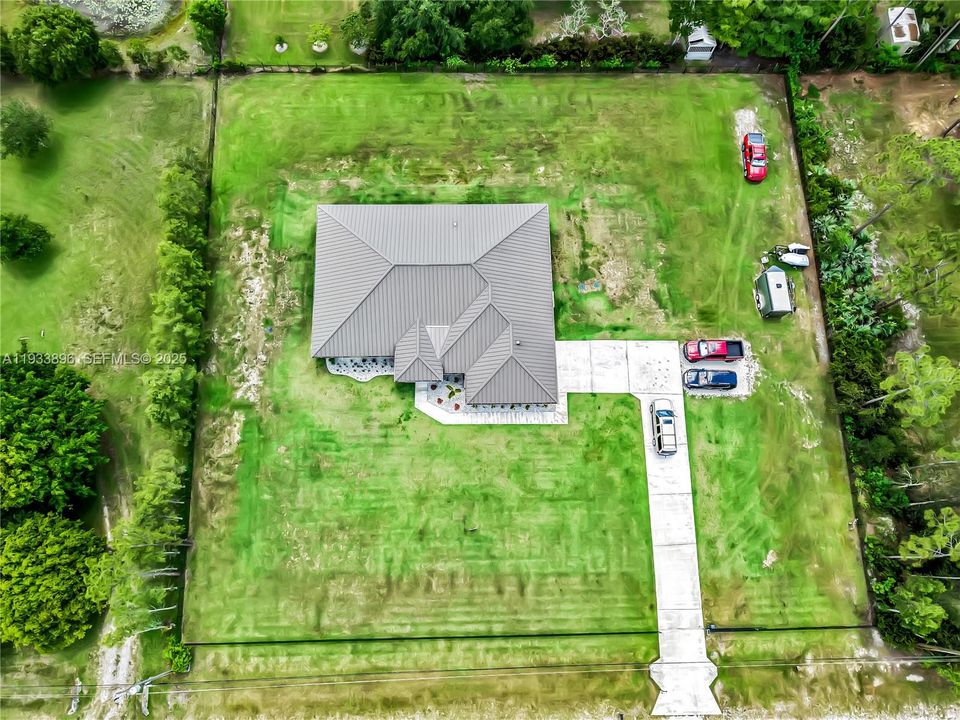 En Venta: $1,299,995 (5 camas, 3 baños, 2766 Pies cuadrados)