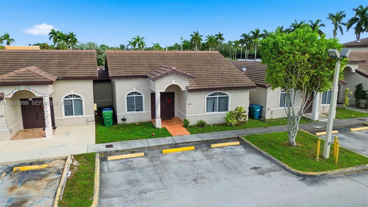 For Sale: $433,000 (3 beds, 2 baths, 1261 Square Feet)