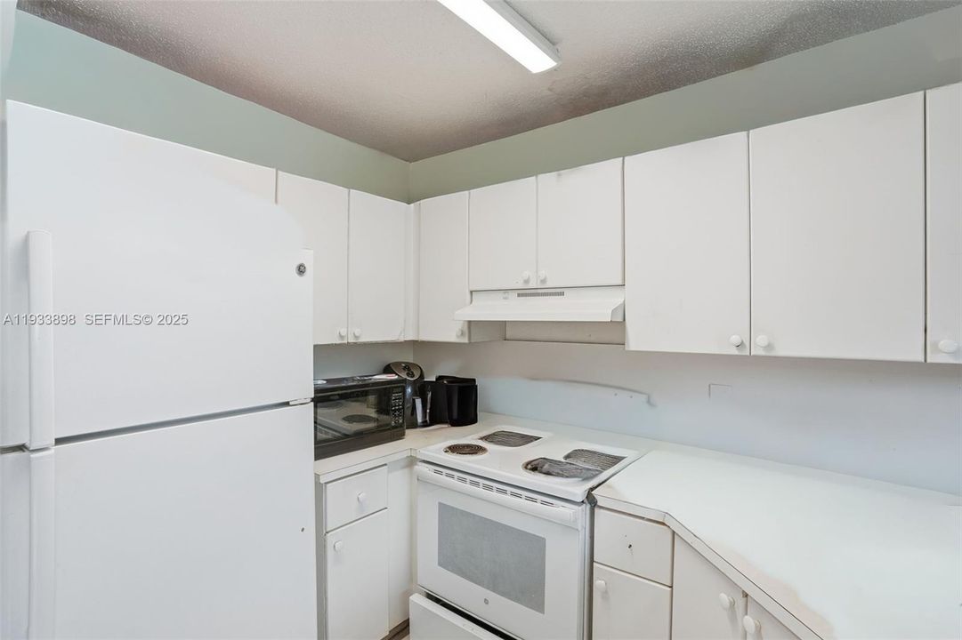 For Sale: $433,000 (3 beds, 2 baths, 1261 Square Feet)