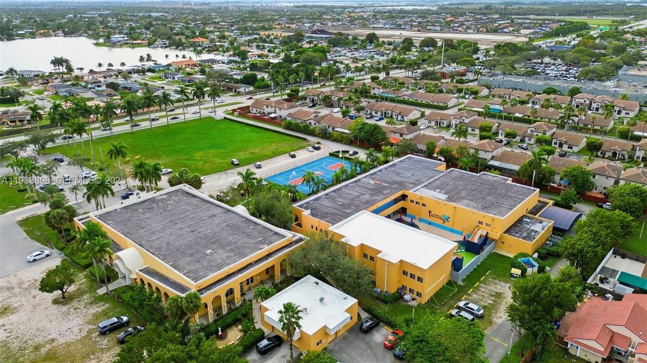 For Sale: $433,000 (3 beds, 2 baths, 1261 Square Feet)