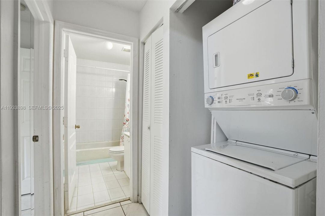 For Sale: $433,000 (3 beds, 2 baths, 1261 Square Feet)