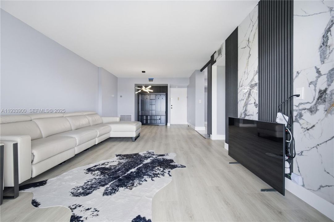 For Sale: $269,000 (2 beds, 2 baths, 1132 Square Feet)