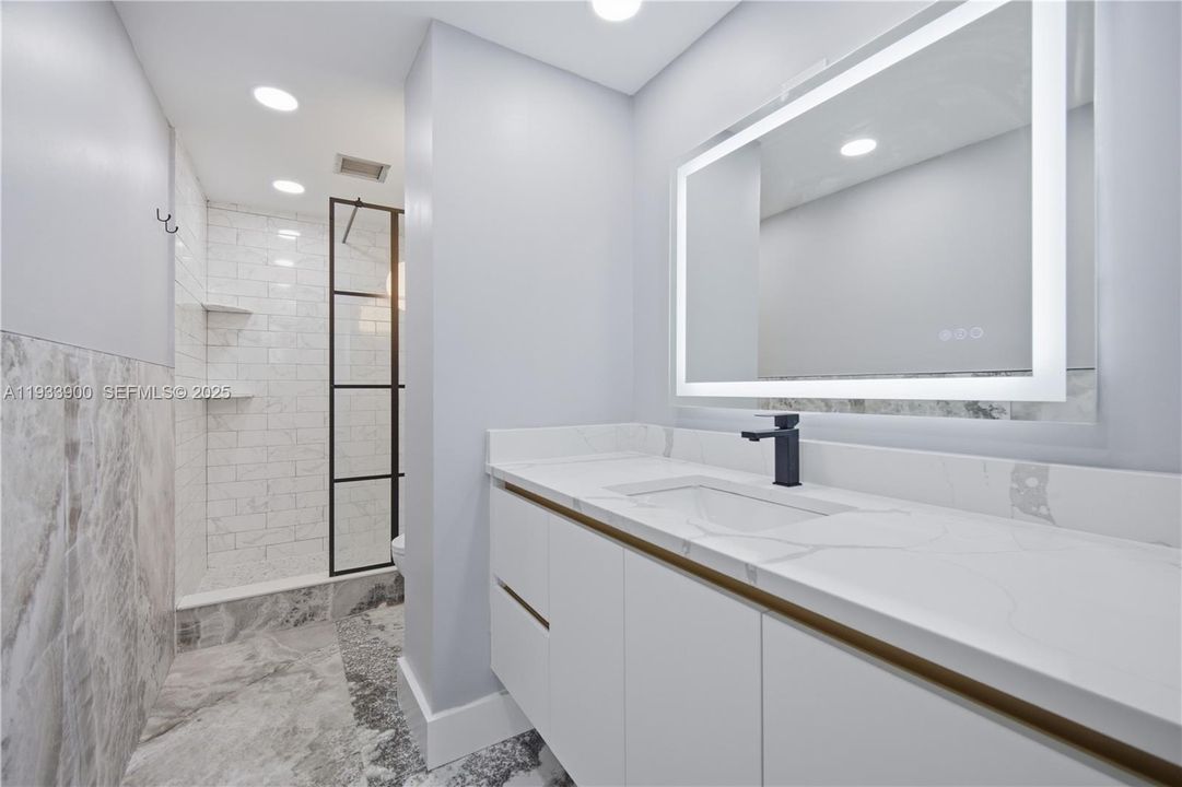 For Sale: $269,000 (2 beds, 2 baths, 1132 Square Feet)