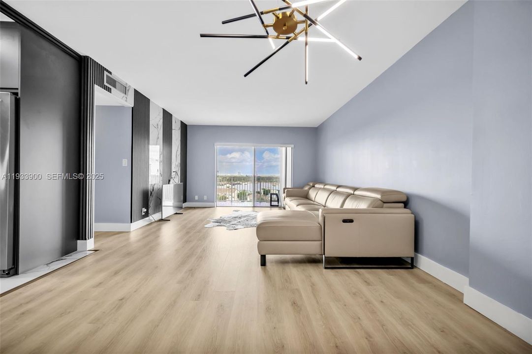 For Sale: $269,000 (2 beds, 2 baths, 1132 Square Feet)