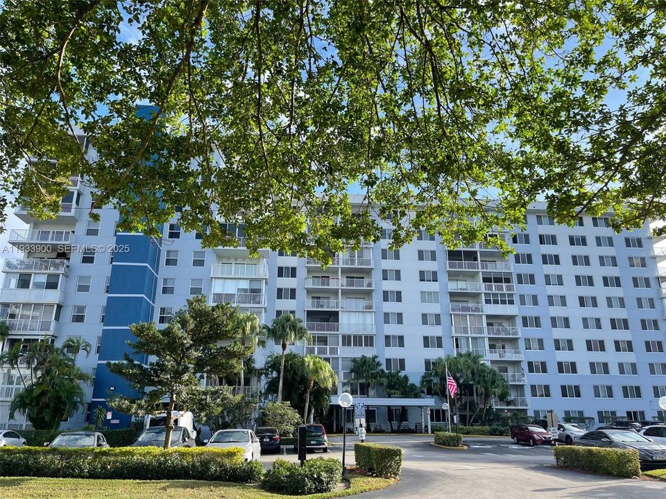 For Sale: $269,000 (2 beds, 2 baths, 1132 Square Feet)