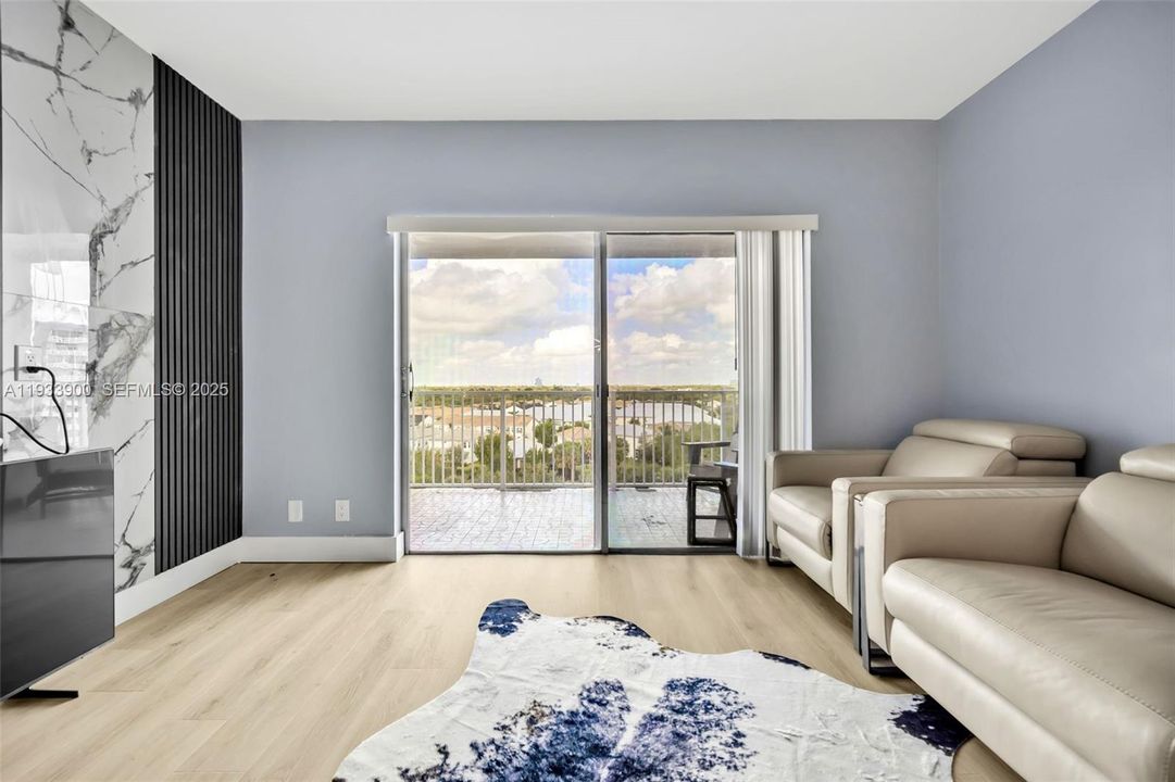 For Sale: $269,000 (2 beds, 2 baths, 1132 Square Feet)