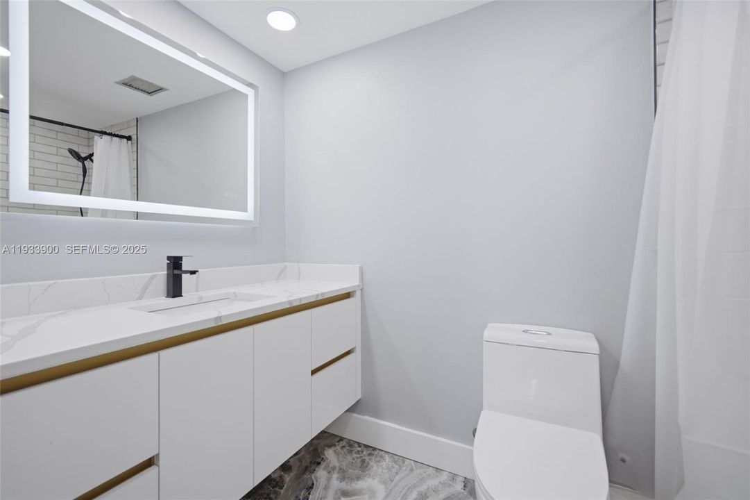 For Sale: $269,000 (2 beds, 2 baths, 1132 Square Feet)