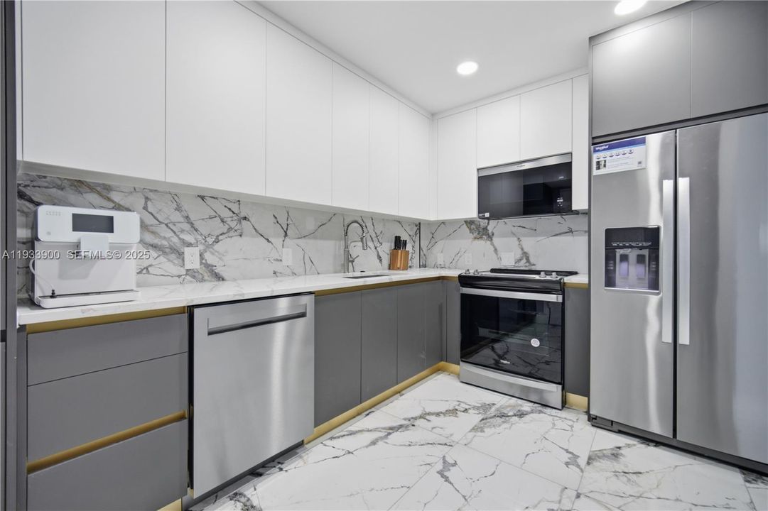 For Sale: $269,000 (2 beds, 2 baths, 1132 Square Feet)