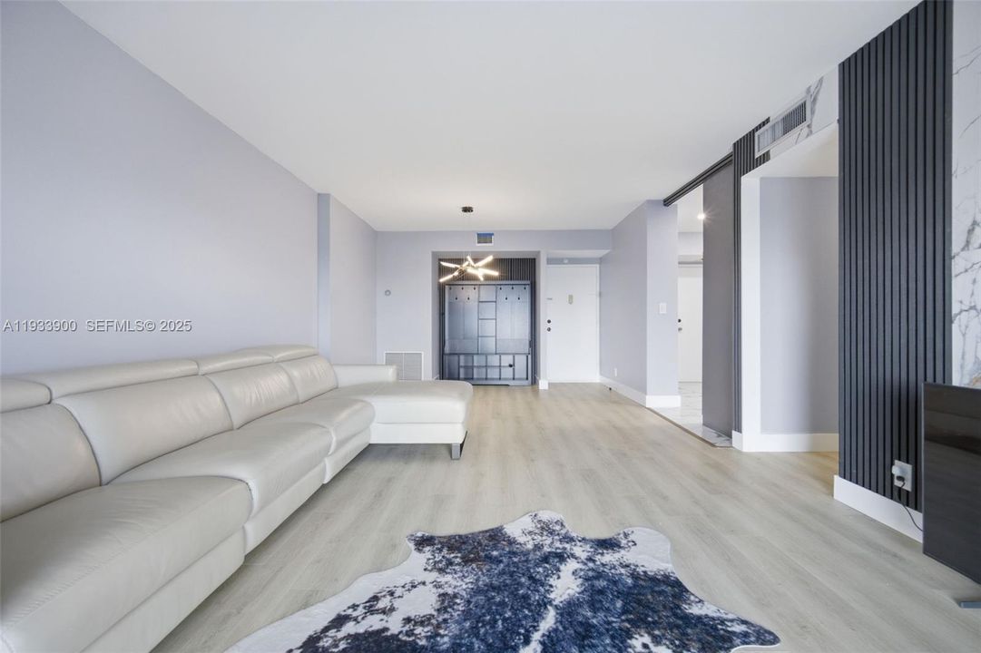 For Sale: $269,000 (2 beds, 2 baths, 1132 Square Feet)