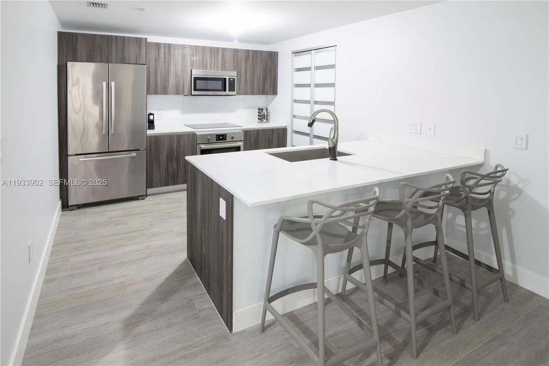 For Rent: $7,500 (3 beds, 3 baths, 1592 Square Feet)