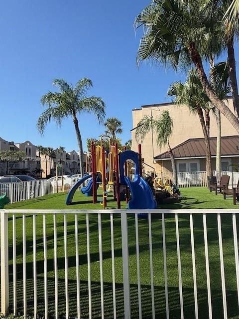 For Sale: $360,000 (2 beds, 2 baths, 859 Square Feet)