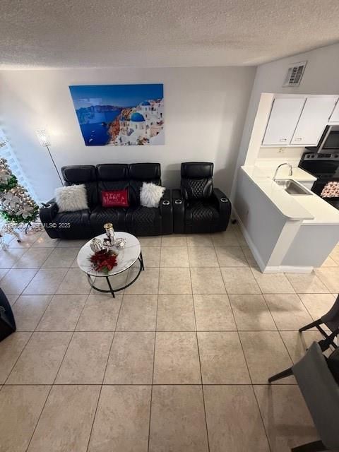 For Sale: $360,000 (2 beds, 2 baths, 859 Square Feet)