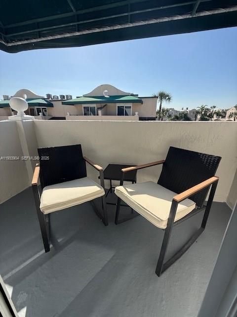 For Sale: $360,000 (2 beds, 2 baths, 859 Square Feet)