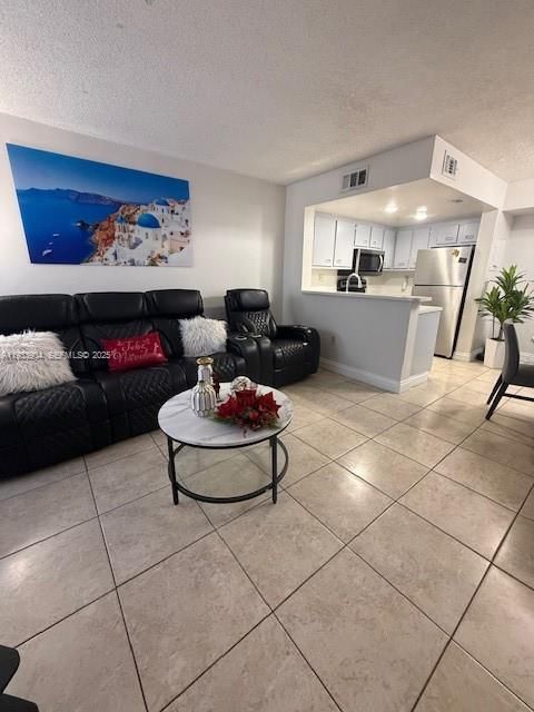 For Sale: $360,000 (2 beds, 2 baths, 859 Square Feet)