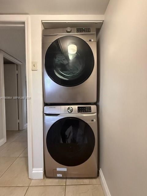 For Sale: $360,000 (2 beds, 2 baths, 859 Square Feet)