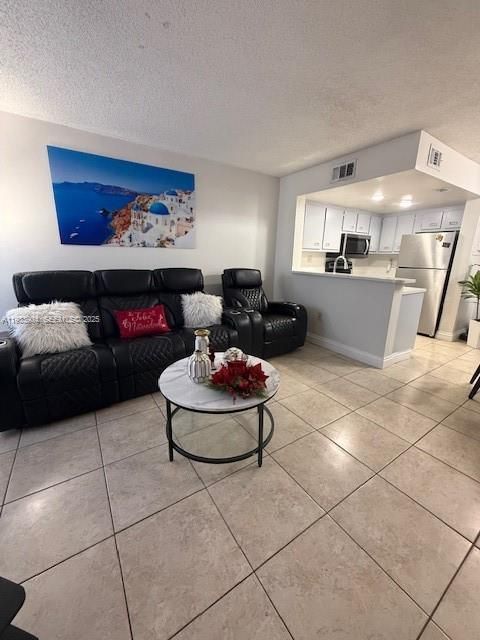 For Sale: $360,000 (2 beds, 2 baths, 859 Square Feet)