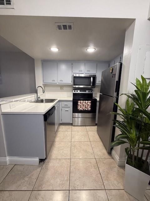 For Sale: $360,000 (2 beds, 2 baths, 859 Square Feet)