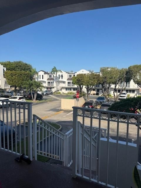 For Sale: $360,000 (2 beds, 2 baths, 859 Square Feet)