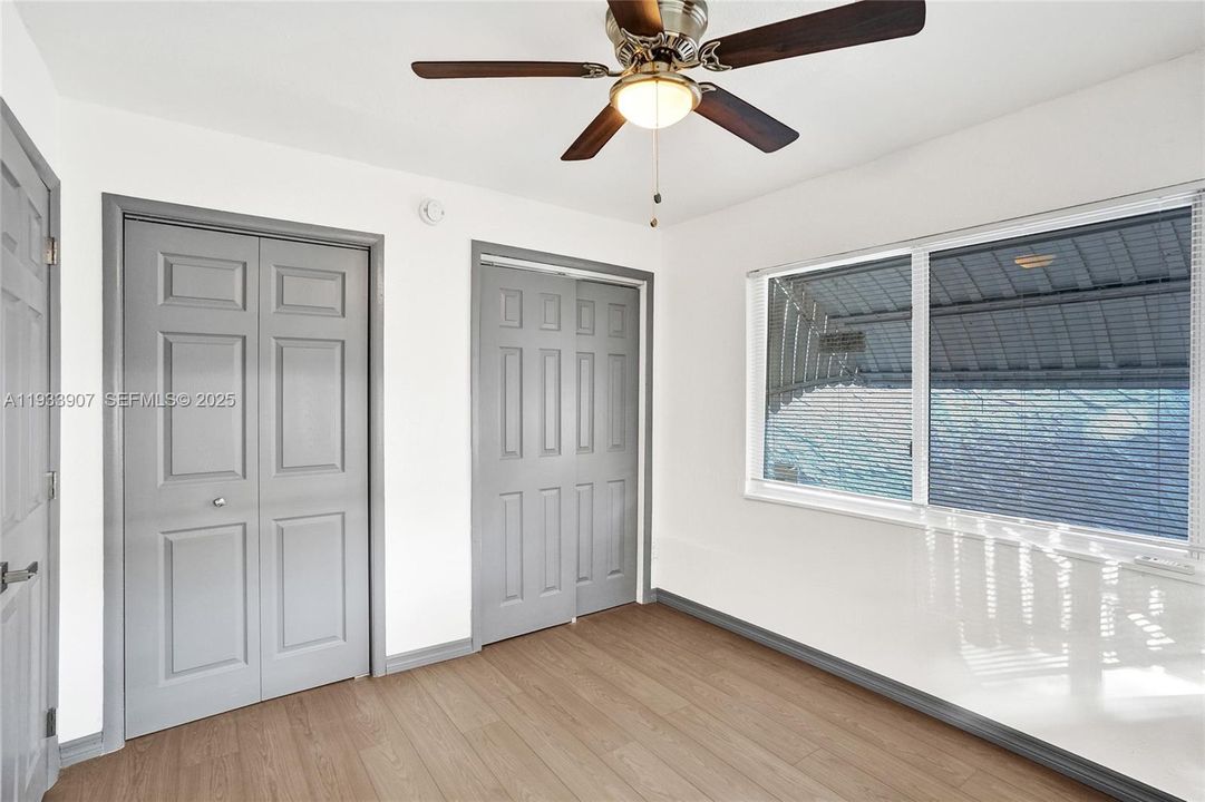 В аренду: $2,300 (2 спален, 1 ванн, 700 Квадратных фут)